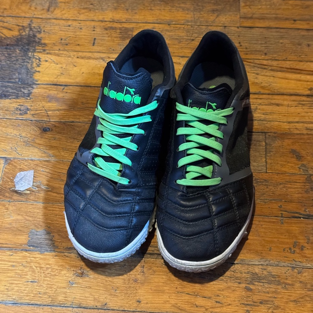 Leather Diadora Men's Black Soccer Cleats